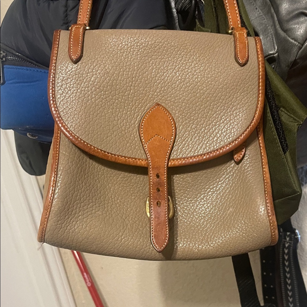 Elegant Dooney & Bourke Tan Leather Crossbody Bag